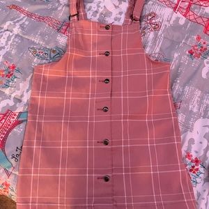 nice overall dress with back pockets